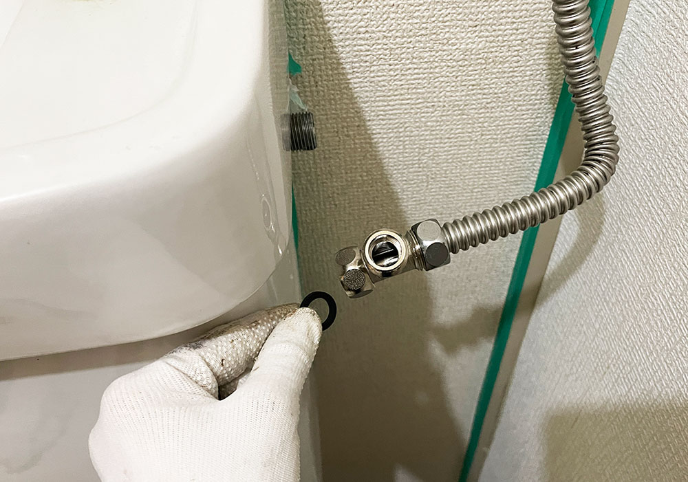 ウォシュレットの取り付け　水栓を分岐させます