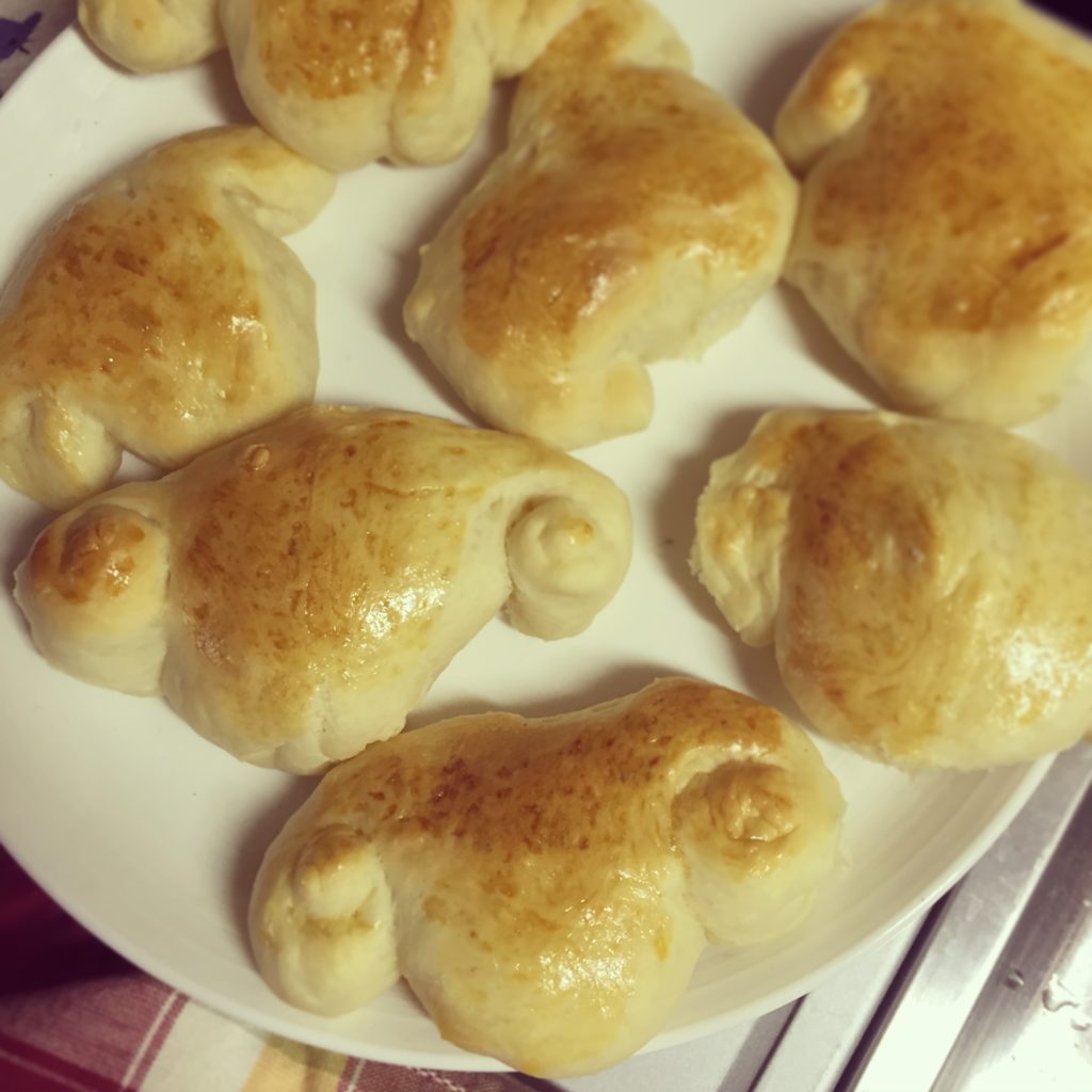 「こねるだけ」でパン作りを身近に　ホームベーカリーのある暮らし