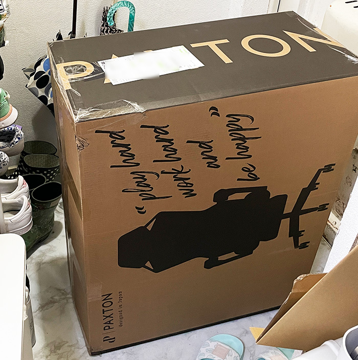 `AXTONチェアの組み立て