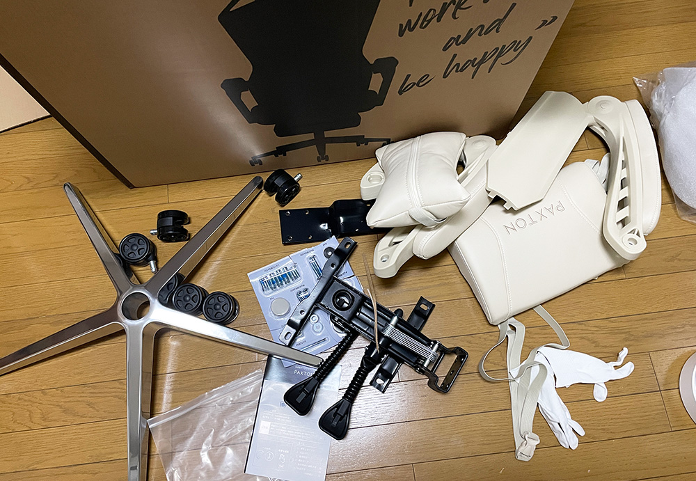 `AXTONチェアの組み立て