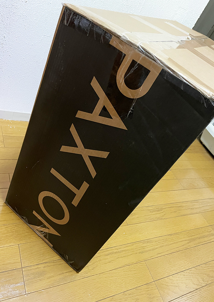 `AXTONチェアの組み立て