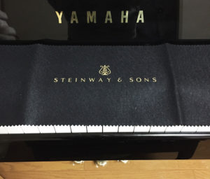 スタインウェイの鍵盤カバー