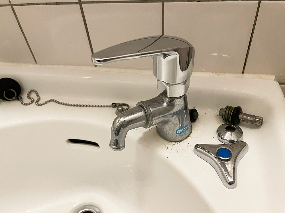水栓をセルフリフォーム　レバーに交換しました