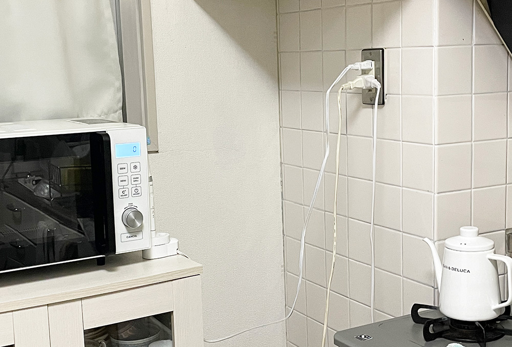 コードを白く塗ったらすっきりしました