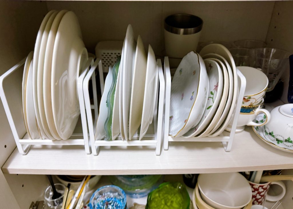 お皿は立てて収納